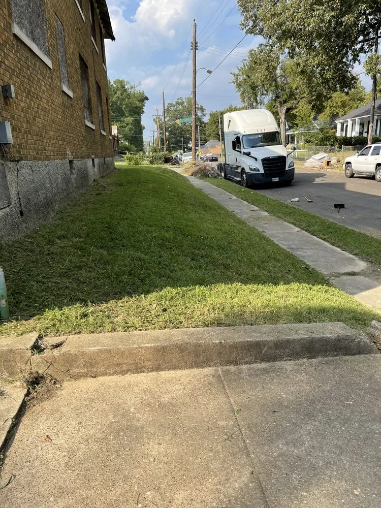 Professional lawn mowing service experts serving Walls, MS - JDM Yard Services and More