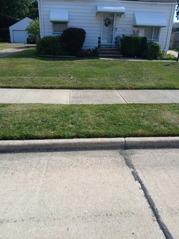 Local lawn care service experts serving Warrensville Heights, OH - JDS Cut N Edge Landscaping
