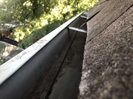 JD's Lawn & Gutters Logo