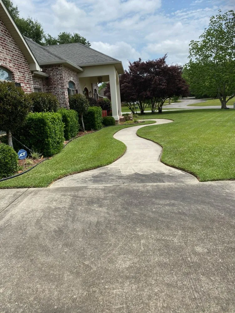 Expert garden landscaping in Picayune, MS by JD'S Lawn Care Service