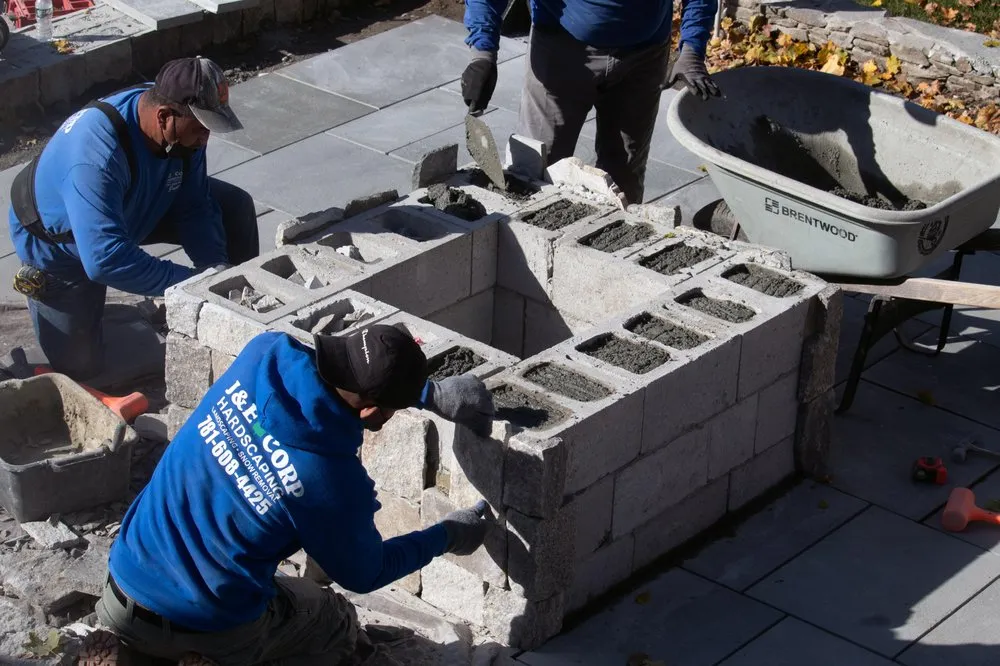 Top-rated yard cleanup service in Woburn, MA by J&E Corp