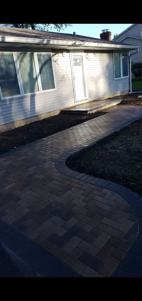 Custom outdoor landscaping in Aurora, IL - J&E Hardscaping