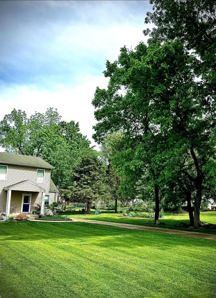 Expert outdoor landscaping in Imperial, MO by JE Lawn