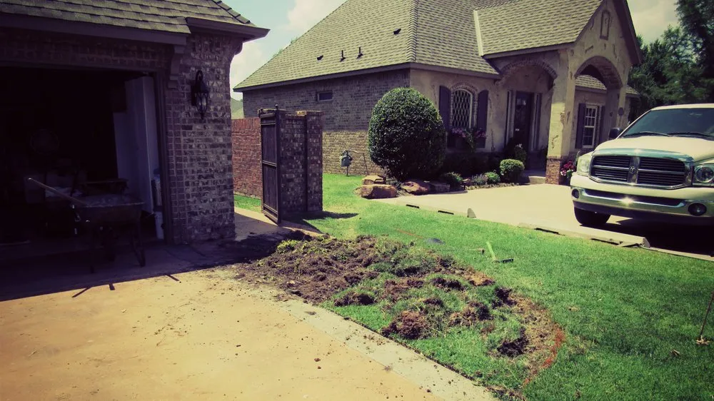Professional residential landscaping in Oklahoma city, OK by J&E Lawn Landscaping