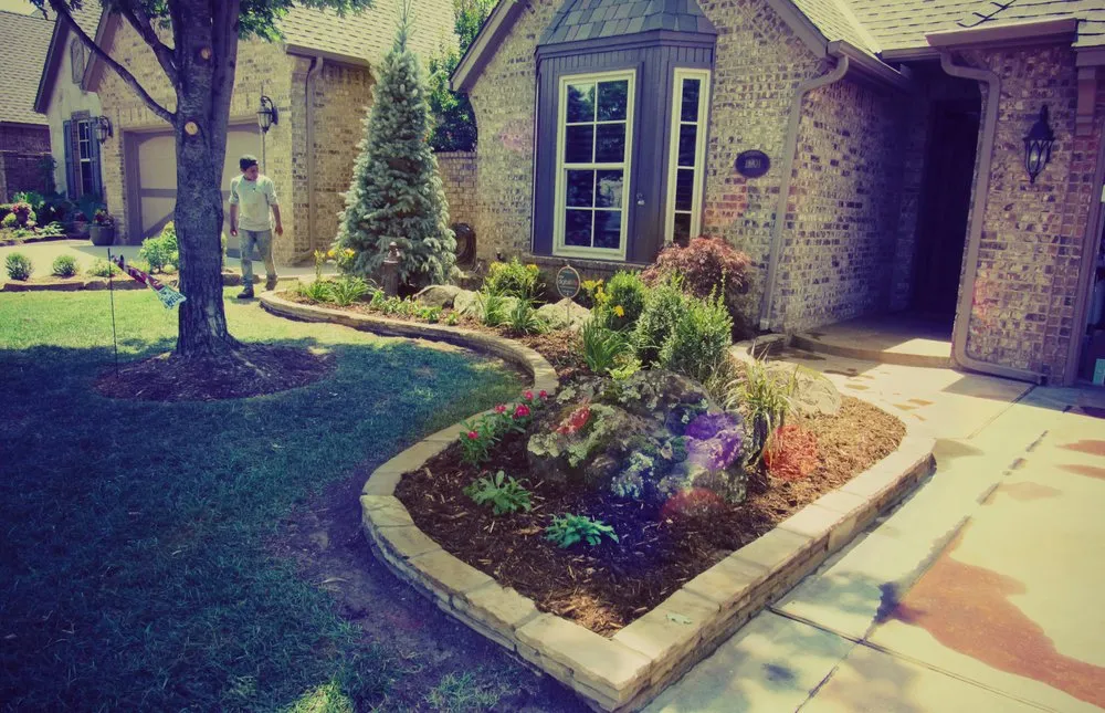 Trusted lawn mowing service experts serving Oklahoma city, OK - J&E Lawn Landscaping