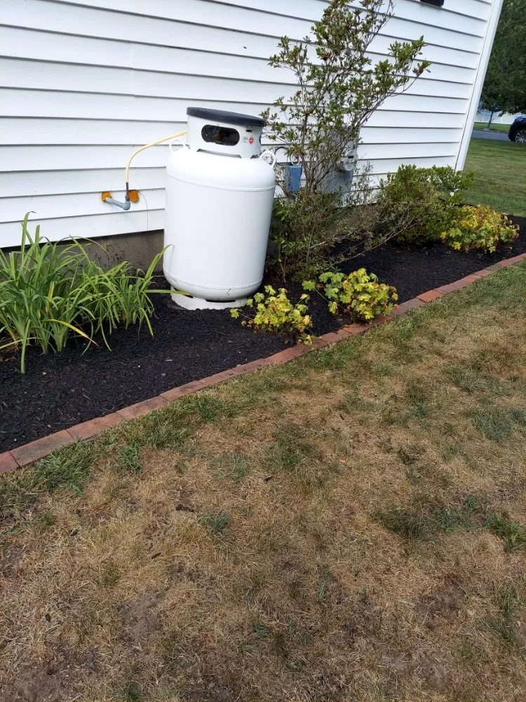 Professional yard maintenance experts serving Central Islip, NY - JE Tree & Landcaping Service