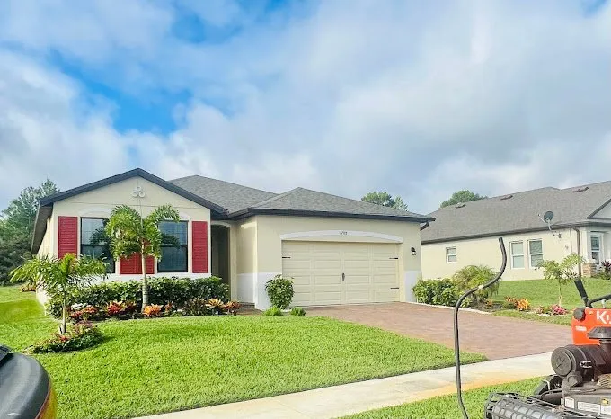 Affordable yard cleanup service near you across Vero Beach, FL - Jefe Lawn & Trash