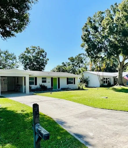 Professional landscaping services in Vero Beach, FL by Jefe Lawn & Trash