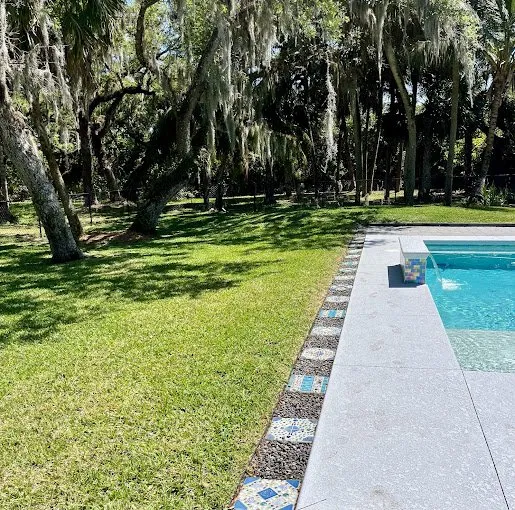 Affordable lawn mowing service near you in Vero Beach, FL by Jefe Lawn & Trash