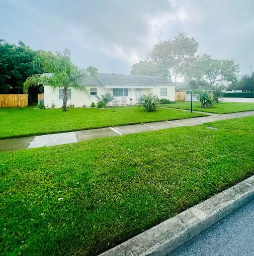 Expert landscaping services in Vero Beach, FL by Jefe Lawn & Trash