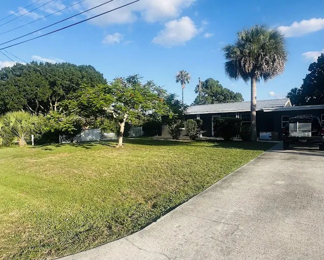 Professional yard maintenance experts serving Vero Beach, FL - Jefe Lawn & Trash