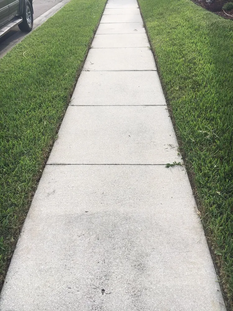 Expert lawn care service for beautiful yards across Bradenton, FL - Jeffrey's Lawn Service