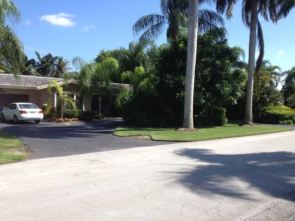 Expert lawn mowing service in Homestead, FL by Jeff's Lawn & Lawnscaping
