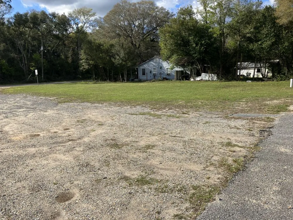 Custom outdoor landscaping experts serving Pensacola, FL - Jeff’s Lawn Care