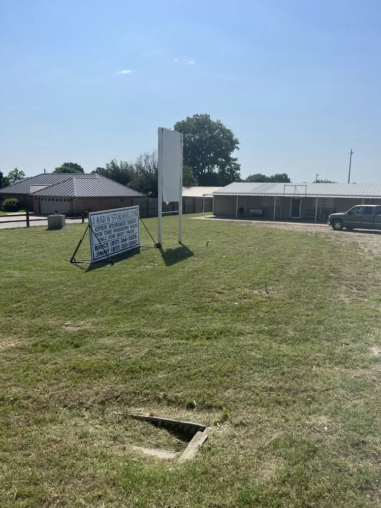 Affordable garden landscaping with custom design in Runaway Bay, TX by Jeff’s Lawn Care