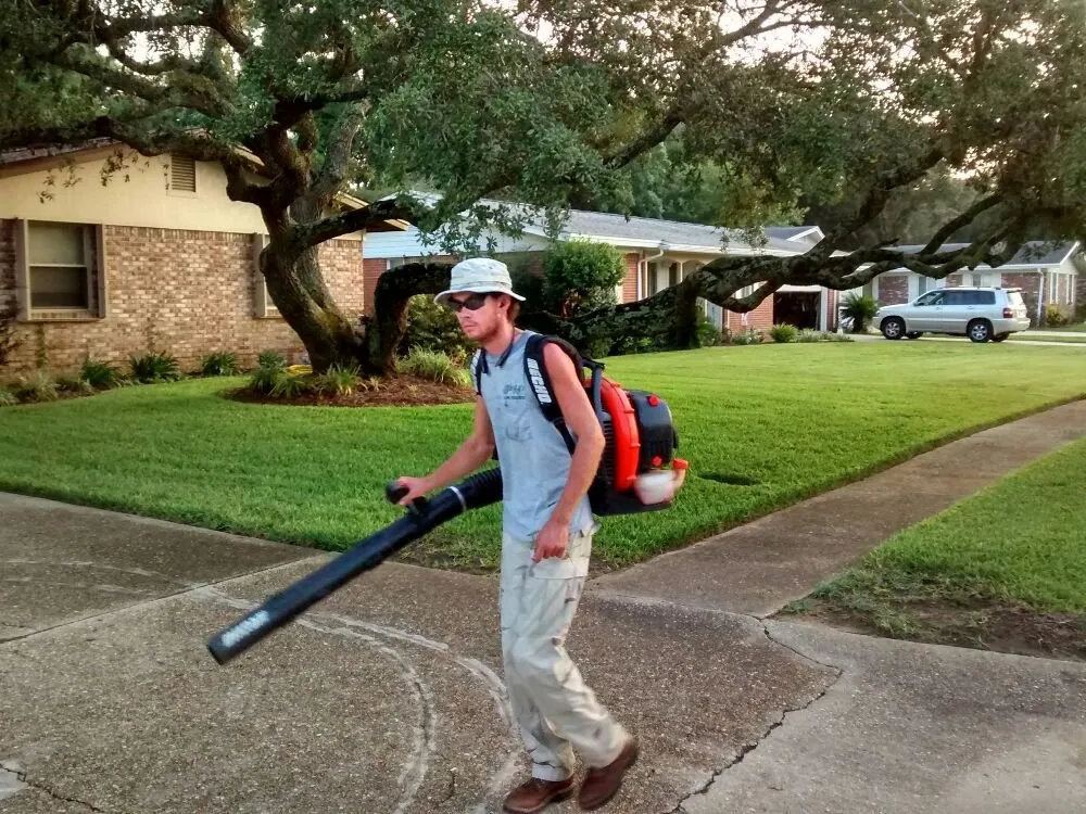 Top-rated residential landscaping in Mary Esther, FL by Jeff's Lawn Service