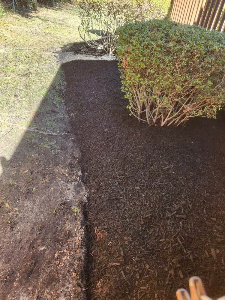 Local lawn mowing service experts serving Smithtown, NY - Jen Landscaping Service