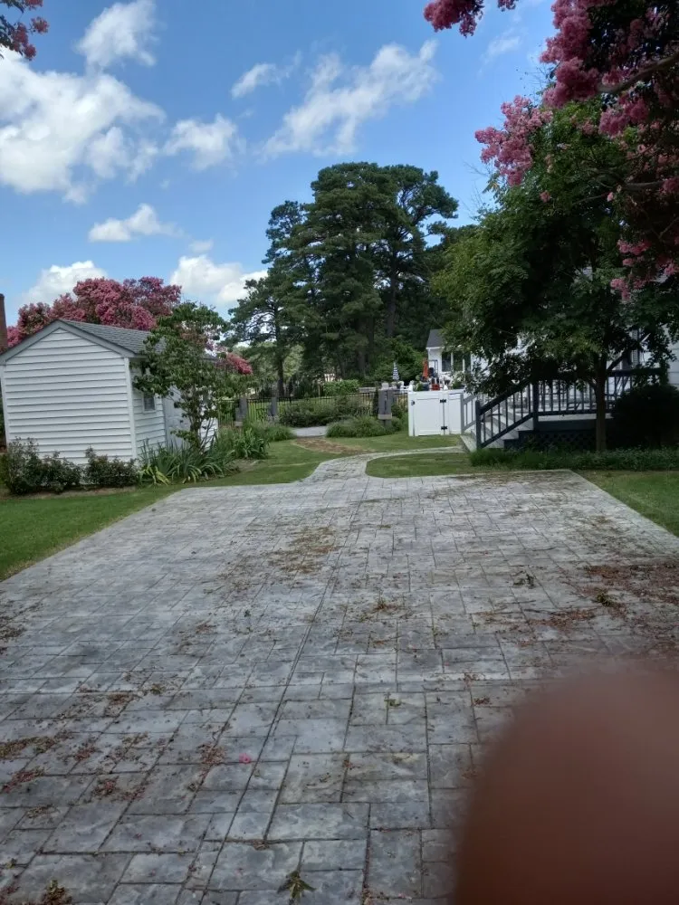 Top-rated yard maintenance for year-round maintenance in Smithfield, VA by Jenkins Lawncare