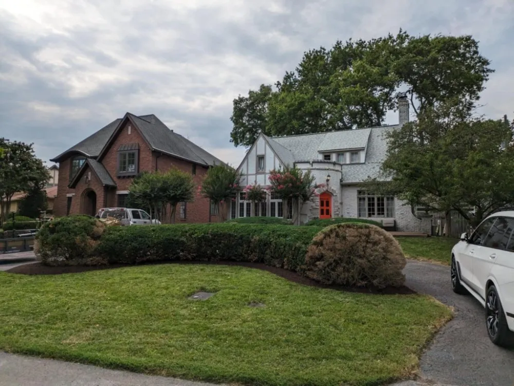 Reliable lawn mowing service in Nashville, TN - Jennifer's Lawn's