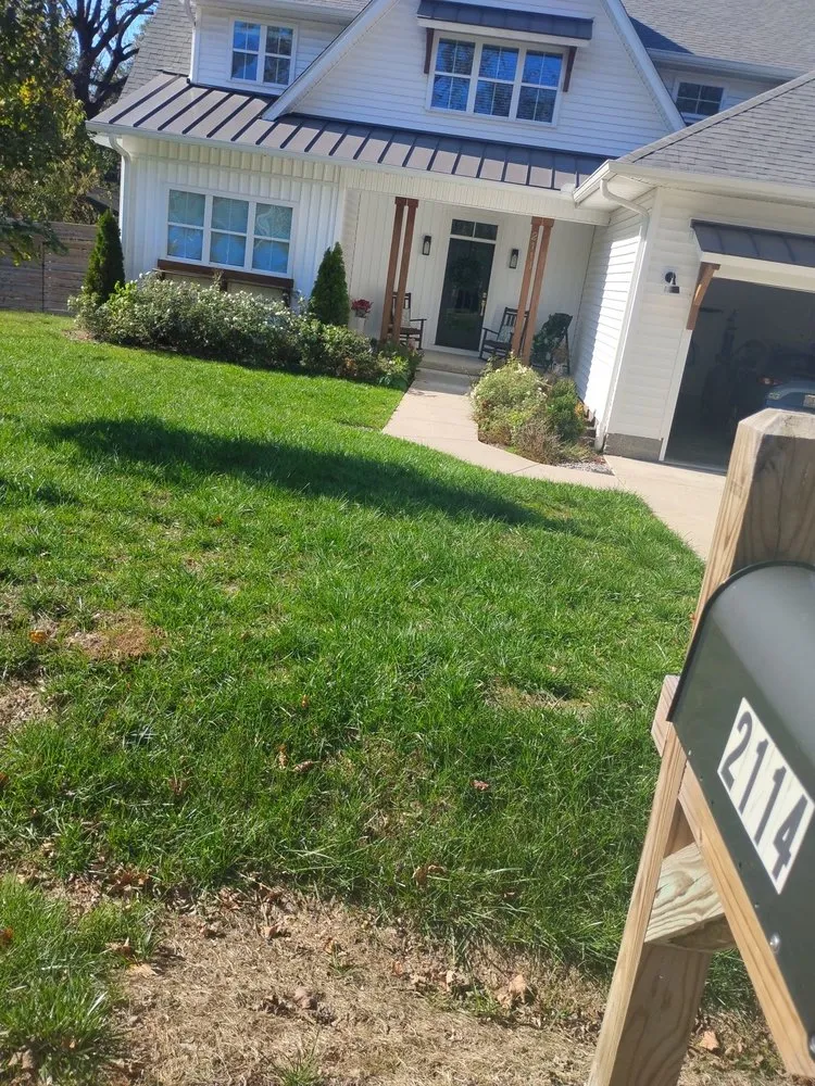 Professional garden landscaping experts serving Nashville, TN - Jennifer's Lawn's