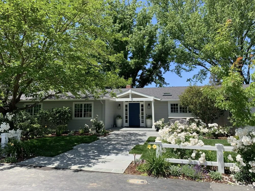 Expert garden landscaping in San Carlos, CA by Jenn's Gardening