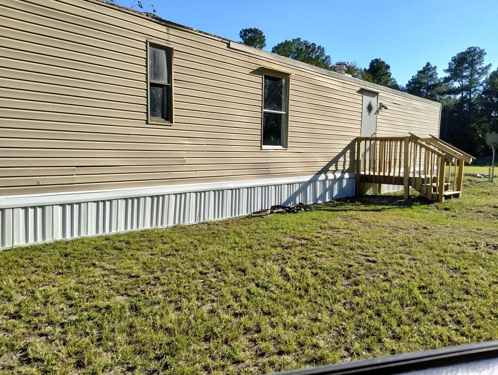 Trusted lawn care service for beautiful yards across Batesburg-Leesville, SC - Jenny & Stewy Laundry