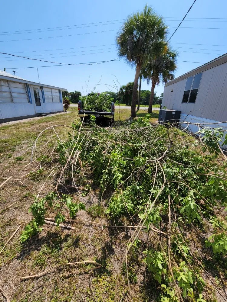 Top-rated garden landscaping for beautiful yards in Okeechobee, FL by Jen's Handy Cleaning