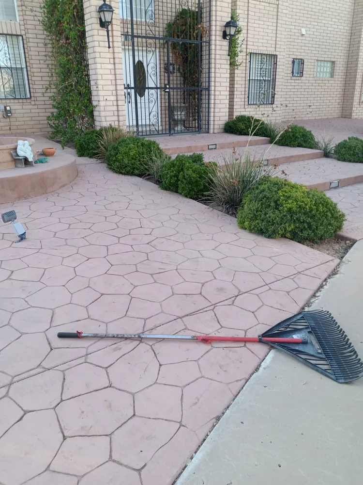 Custom garden landscaping in El Paso, TX by Jerome's Landscaping & Painting