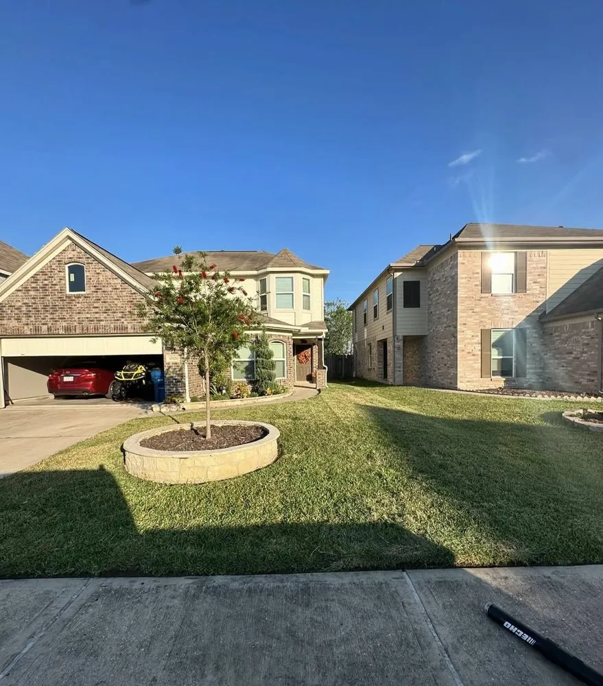 Custom lawn care service experts serving Richmond, TX - Jerry Lawn Care Service