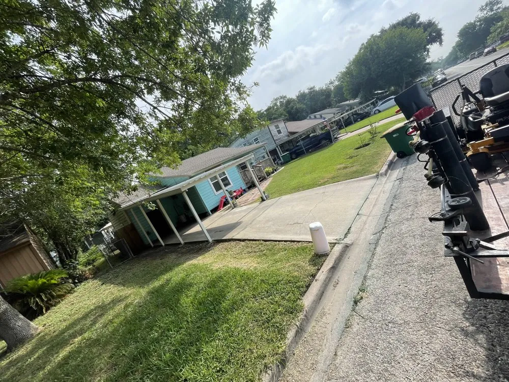 Trusted lawn care service in Victoria, TX by Jerry World Lawn Service