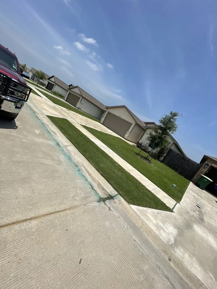 Affordable lawn care service for beautiful yards across Victoria, TX - Jerry World Lawn Service