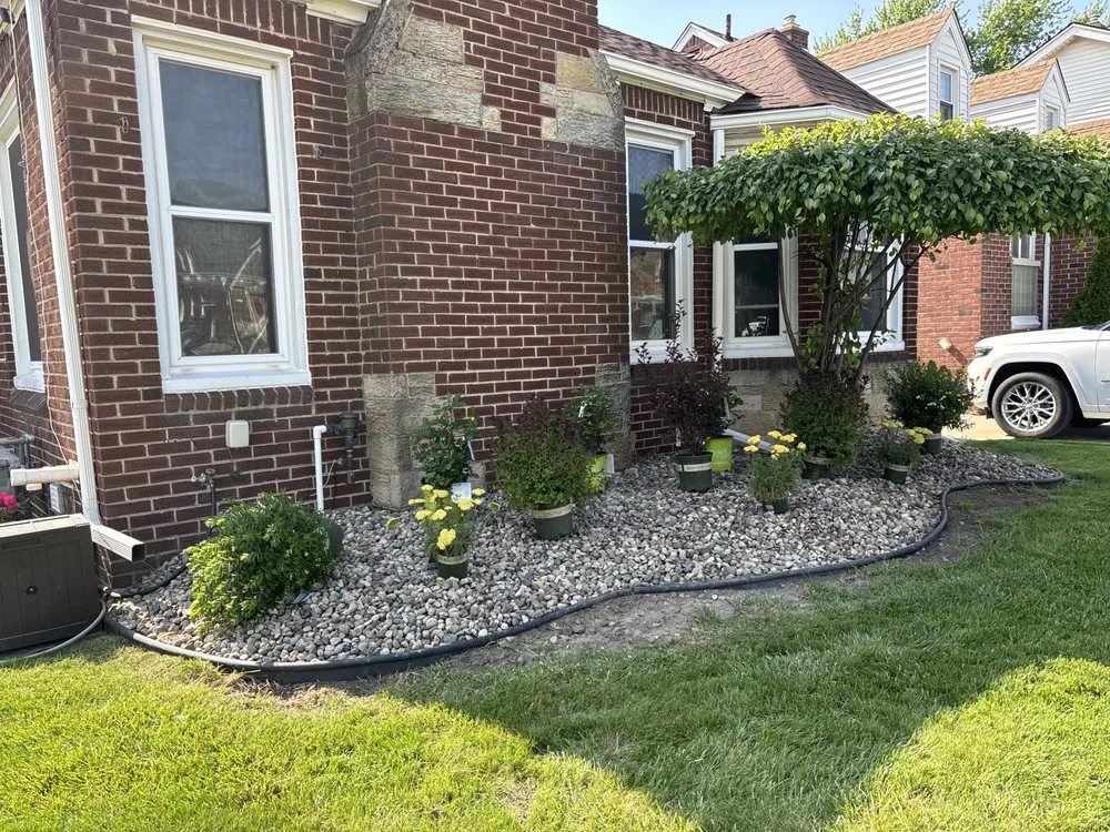 Top-rated yard maintenance with custom design in Dearborn Heights, MI by Jerry’s Drywall