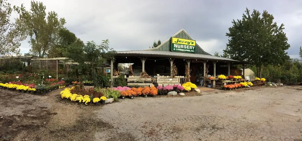 Reliable lawn mowing service in Kansas City, KS - Jerry's Nursery & Landscaping