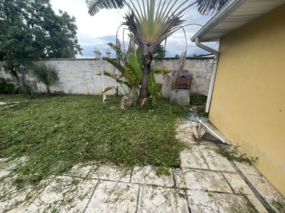 Custom landscape installation for beautiful yards in Orlando, FL by Jeryel’s Landscaping