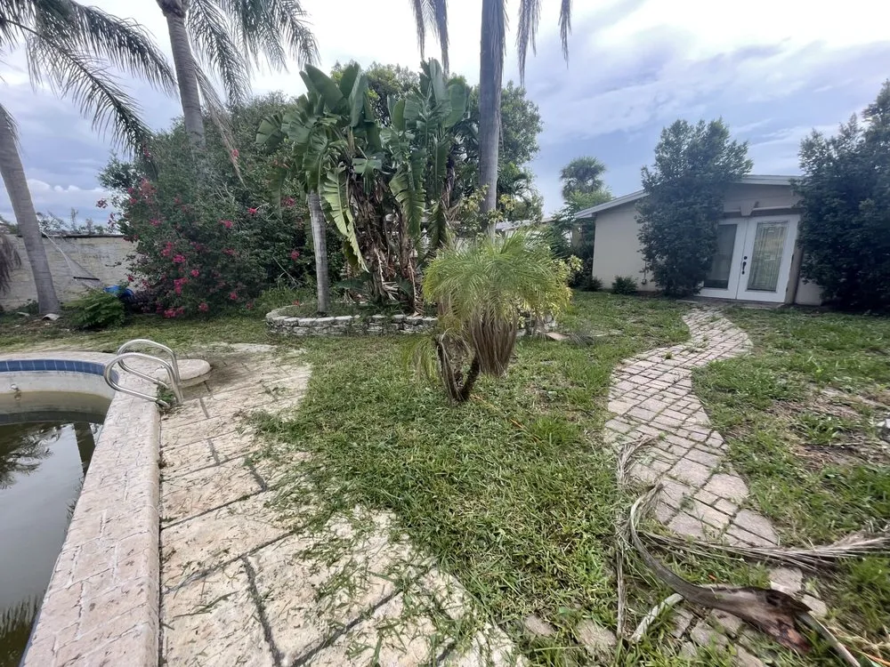 Affordable yard maintenance in Orlando, FL by Jeryel’s Landscaping