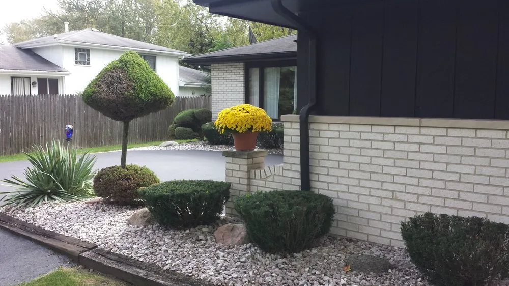 Professional lawn mowing service experts serving Park Forest, IL - Jesse's Lawn Care Service