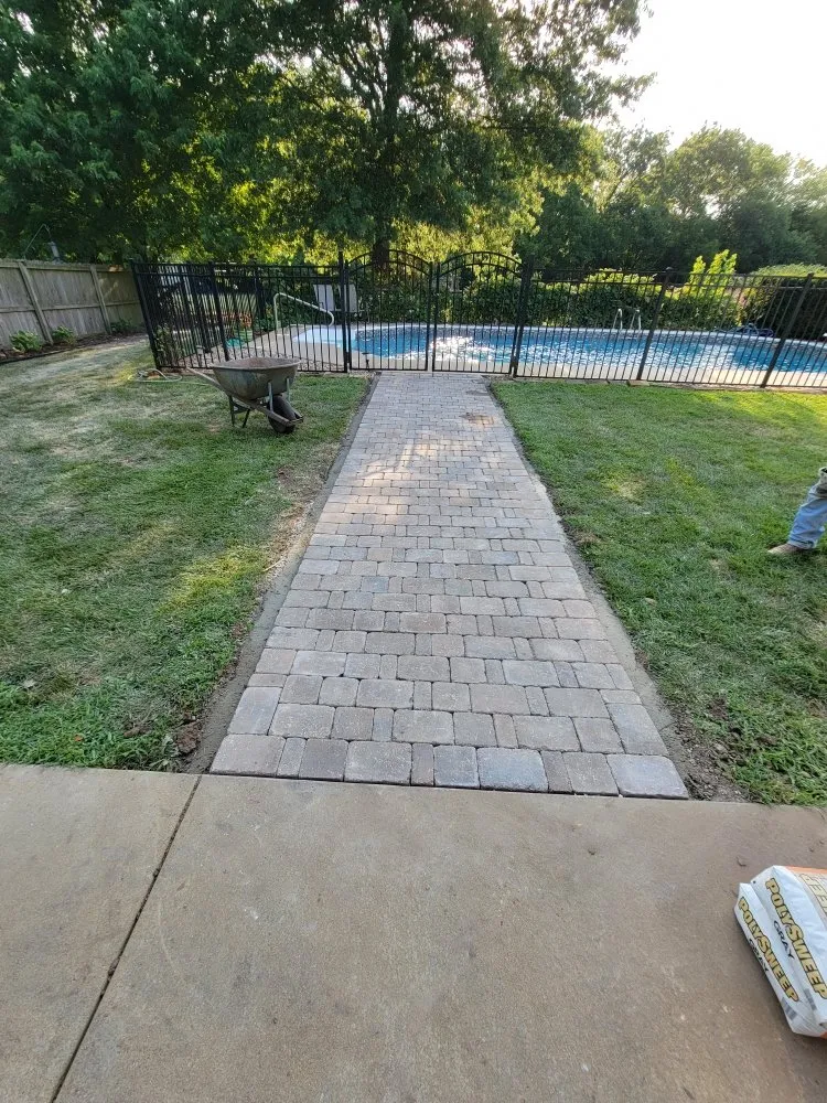 Reliable yard maintenance in Wichita, KS - Jesus Landscaping