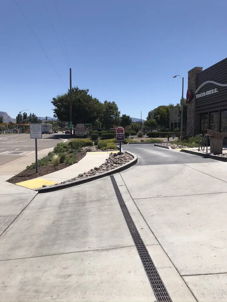 Custom lawn care service experts serving El Cajon, CA - Jesus Robles