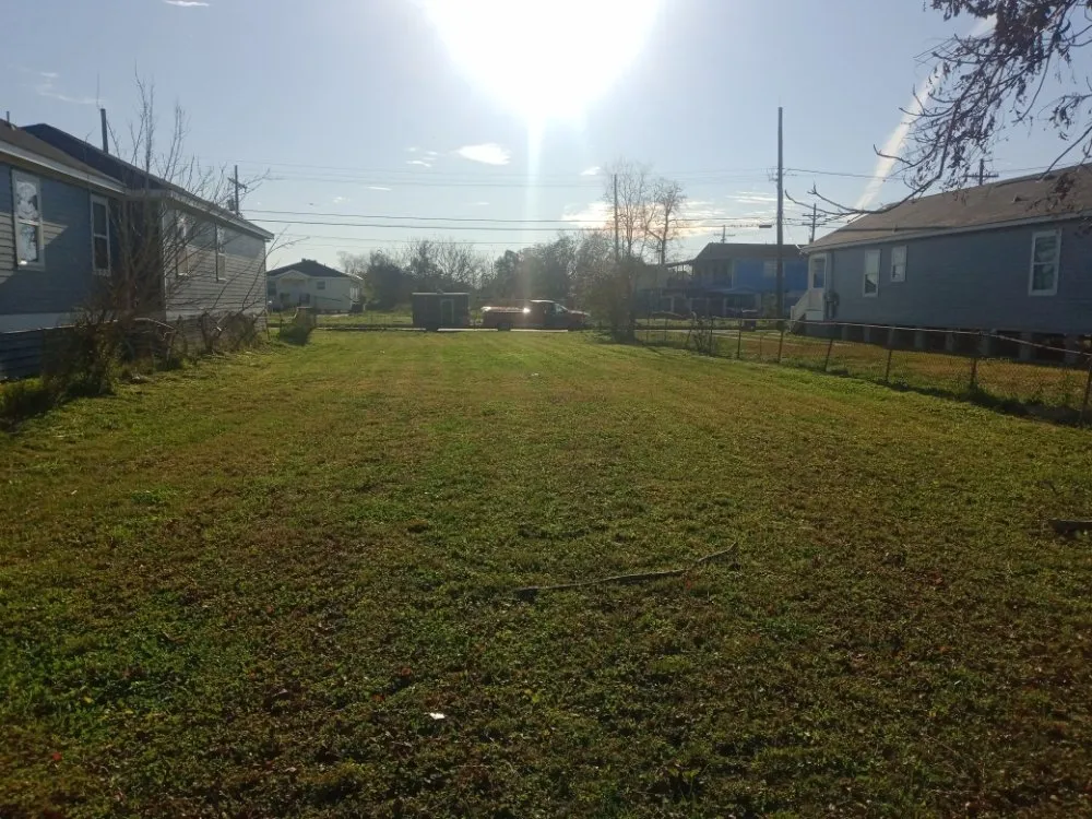 Professional landscaping services for beautiful yards in New Orleans, LA by Jesus saves lawn care