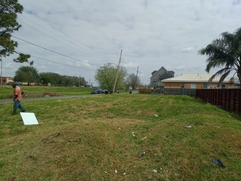 Trusted lawn care service in New Orleans, LA - Jesus saves lawn care