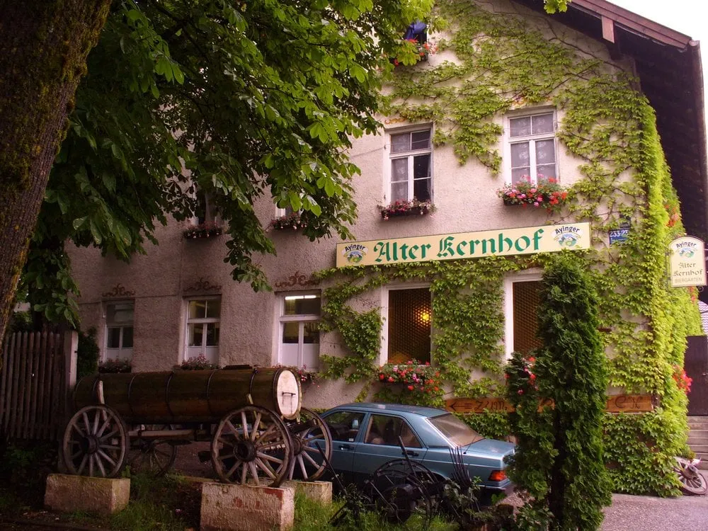 Expert garden landscaping for beautiful yards in Columbus, OH by Jets Services