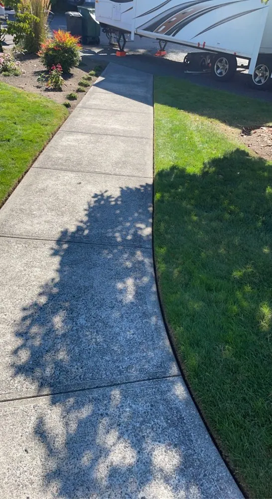 Custom lawn care service for homes in Lynnwood, WA by Jevin's Landscaping