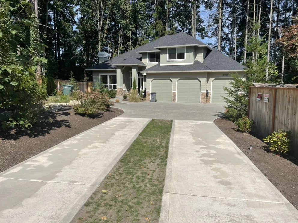 Top-rated garden landscaping in Lynnwood, WA by Jevin's Landscaping