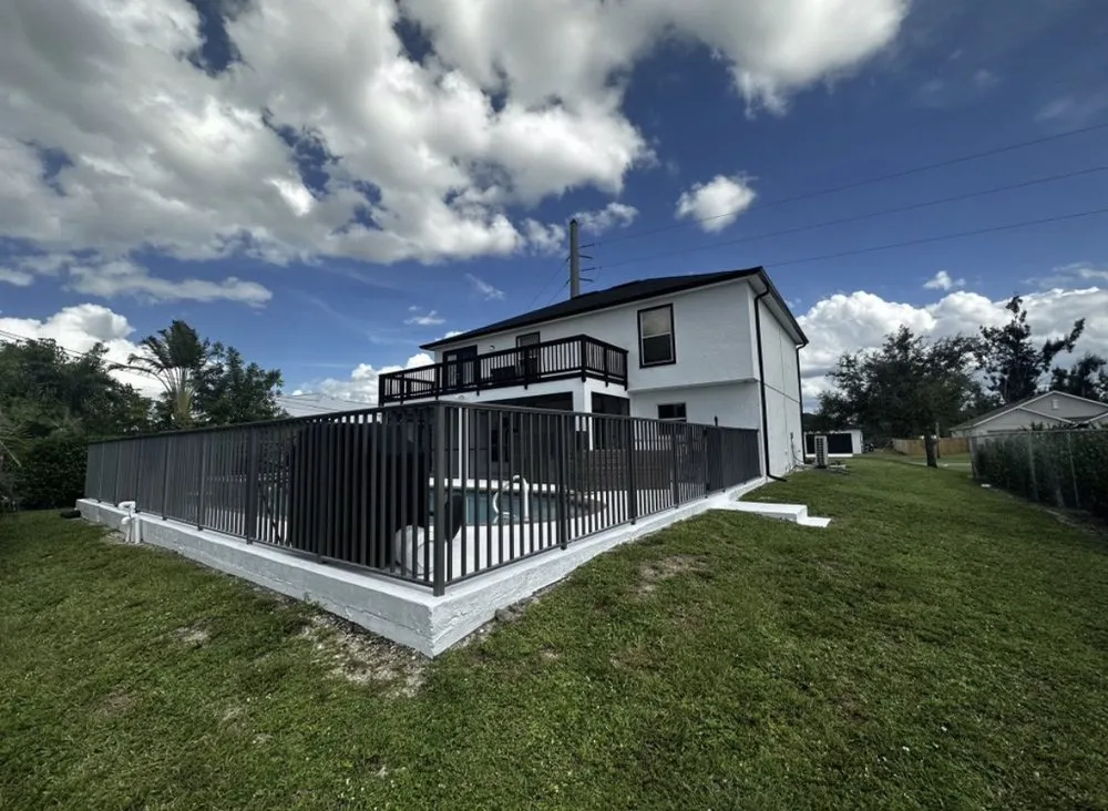 Custom yard cleanup service for homes across Fort Lauderdale, FL - Jewels Construction & Handyman Services