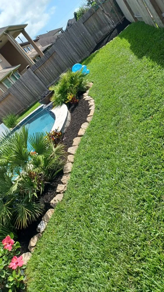 Expert yard maintenance with custom design across Dickinson, TX - Jeysons Landscaping Services