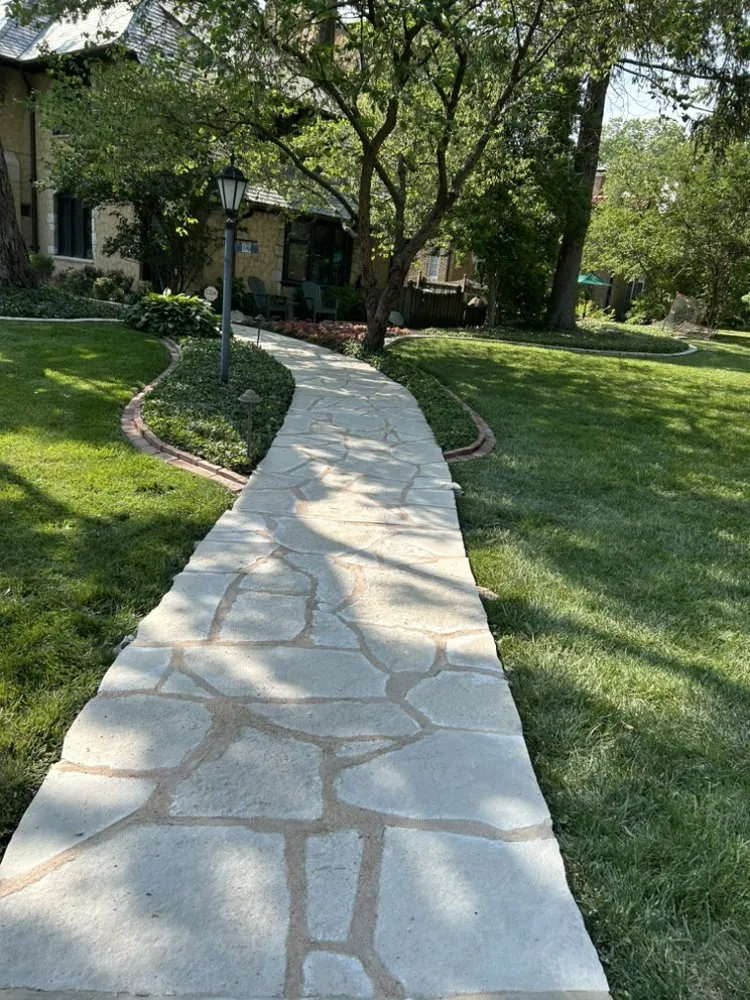 Top-rated yard cleanup service for homes in Saint Louis, MO by J&G Landscape