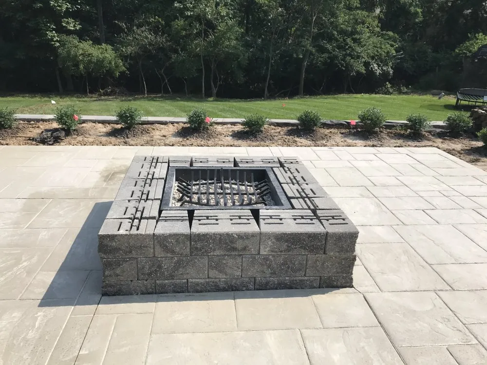 Top-rated lawn mowing service in Saint Louis, MO by J&G Landscape