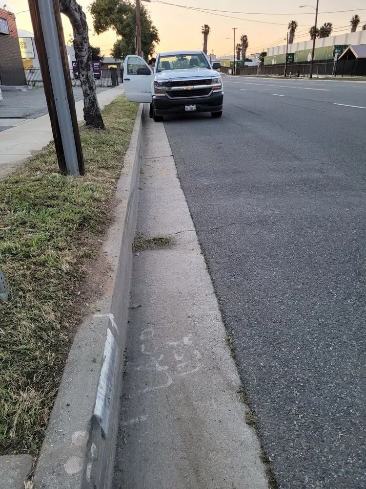 Affordable lawn mowing service experts serving Compton, CA - JG Lawn Care