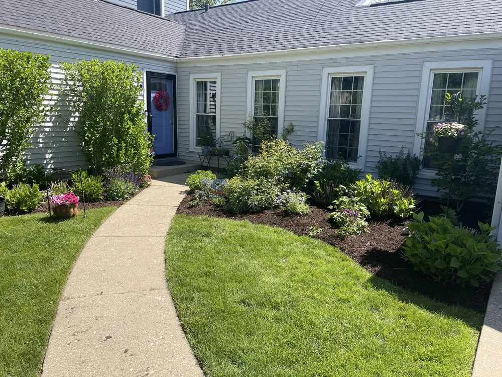 Custom outdoor landscaping in Mundelein, IL - JGlezm Landscaping