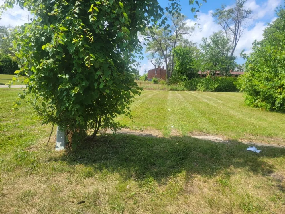 Top-rated landscaping services for residential properties across Flint, MI - J.Griffins